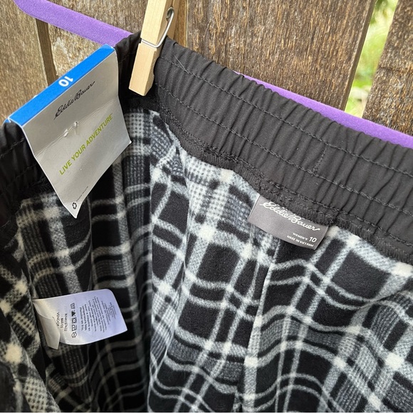 Eddie Bauer Wm’s Plaid Fleece Lined Cargo Pants in Black NWT Sz 10 - Picture 3 of 16